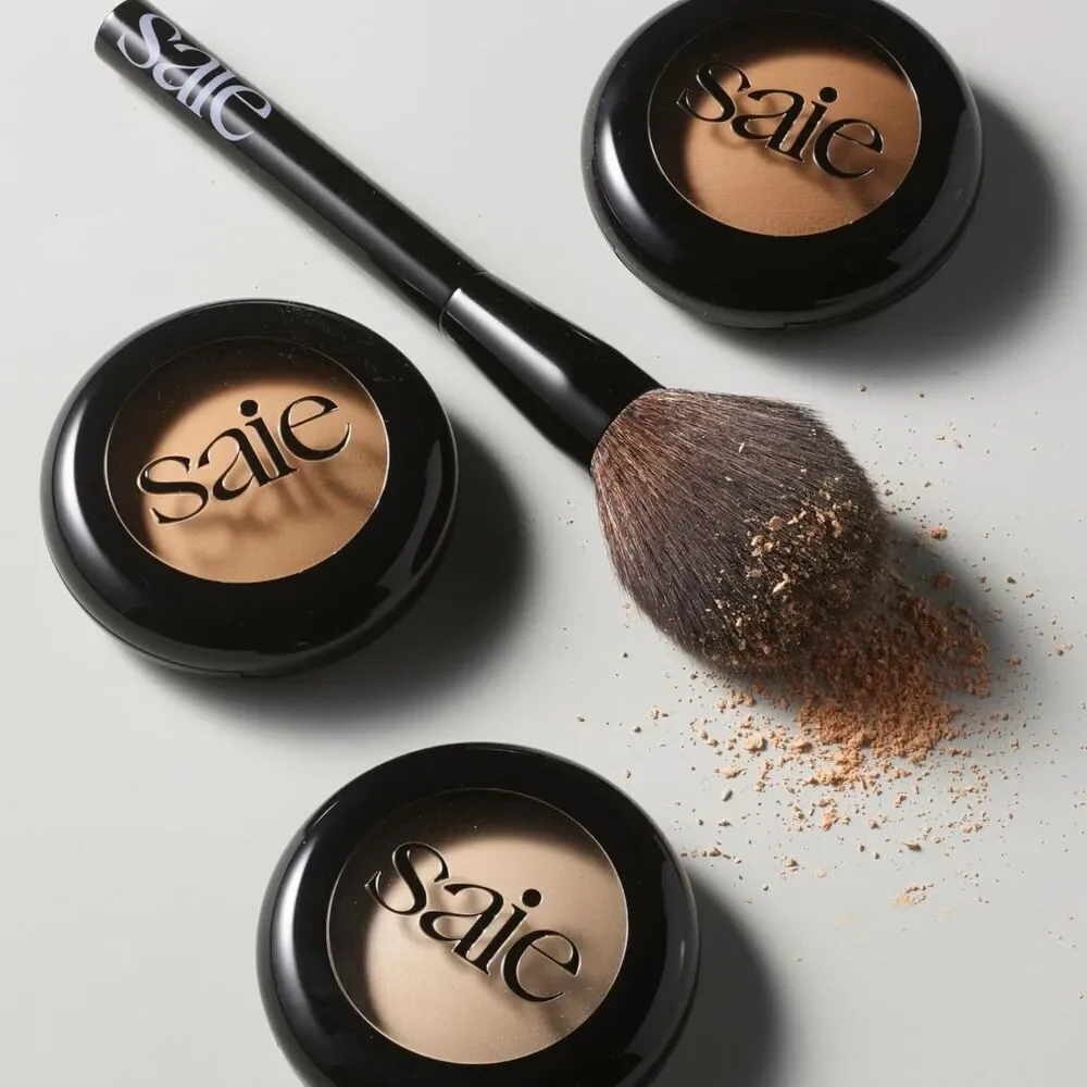 Saie 1 All-Over Powder Multi-Use Makeup Brush With Synthetic Bristles